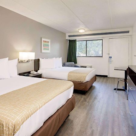 Travelodge by Wyndham College Park Eksteriør billede