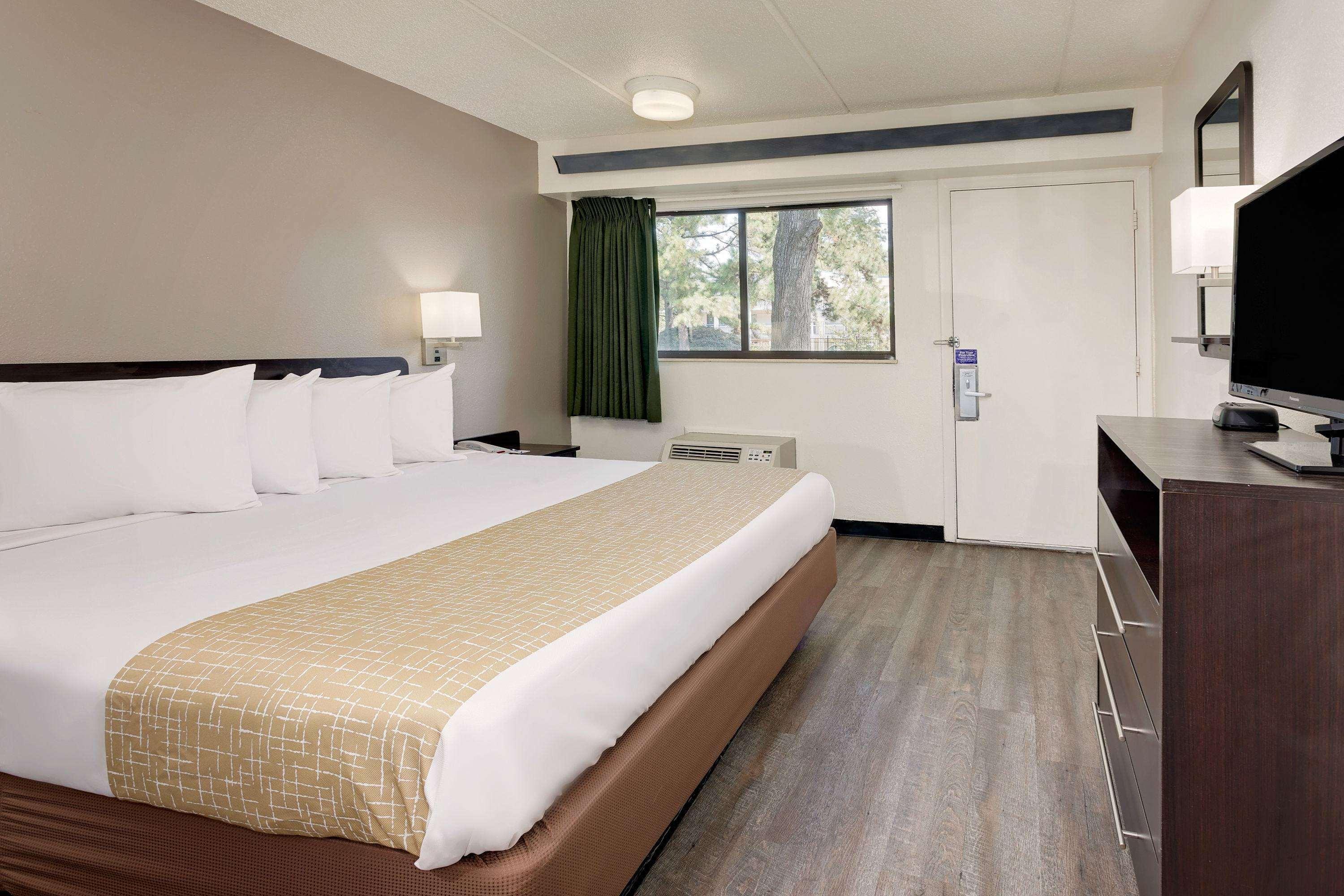 Travelodge by Wyndham College Park Eksteriør billede