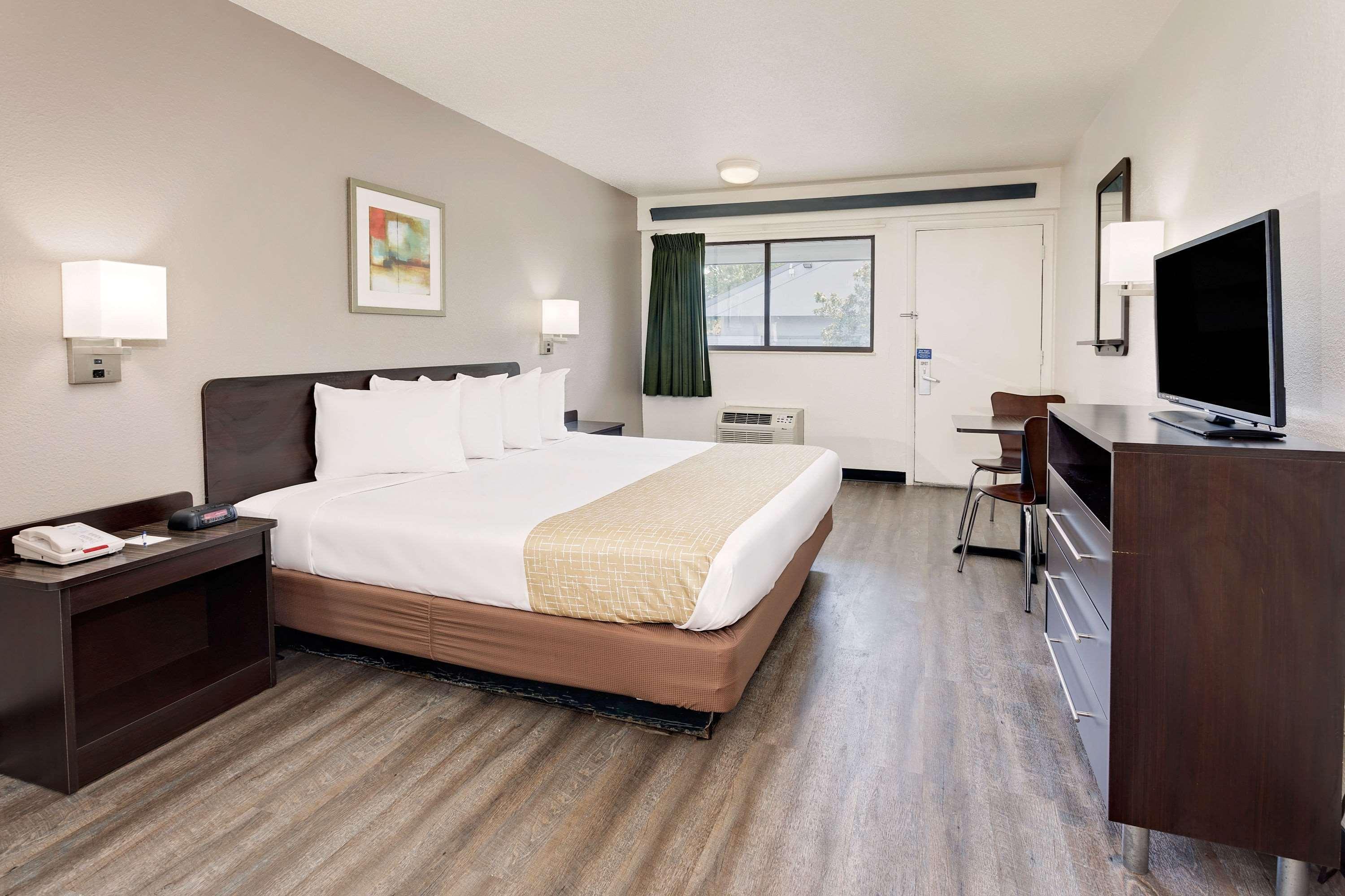 Travelodge by Wyndham College Park Eksteriør billede