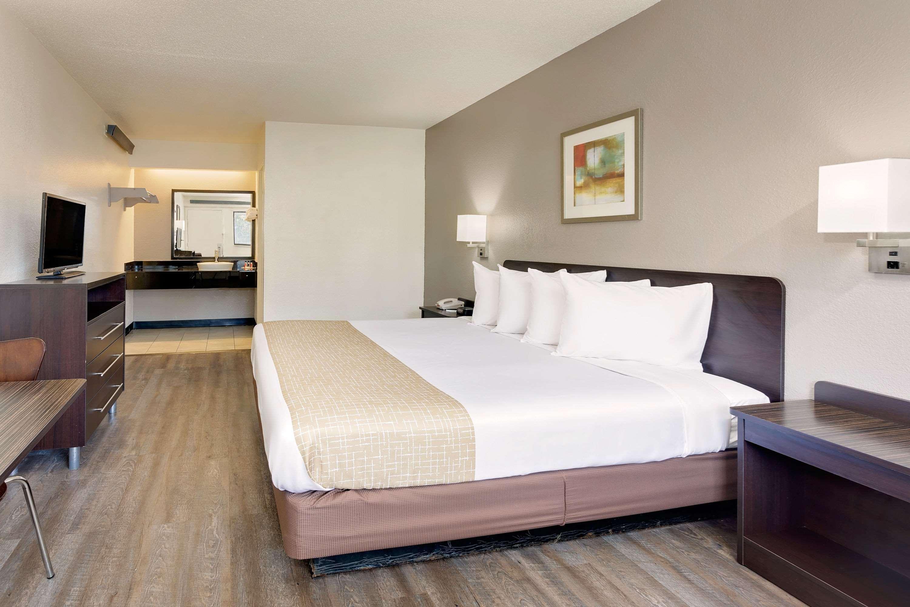 Travelodge by Wyndham College Park Eksteriør billede