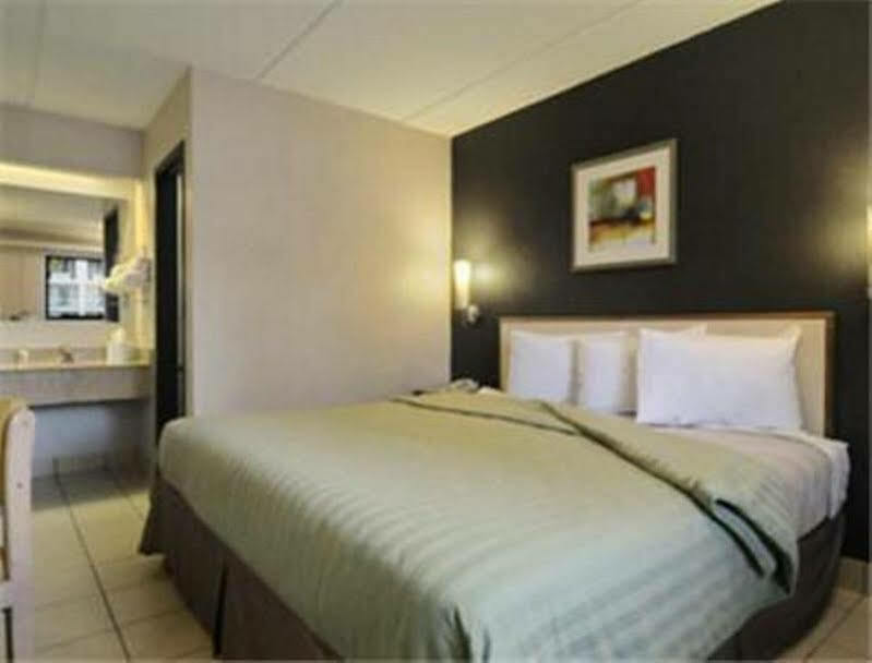 Travelodge by Wyndham College Park Eksteriør billede